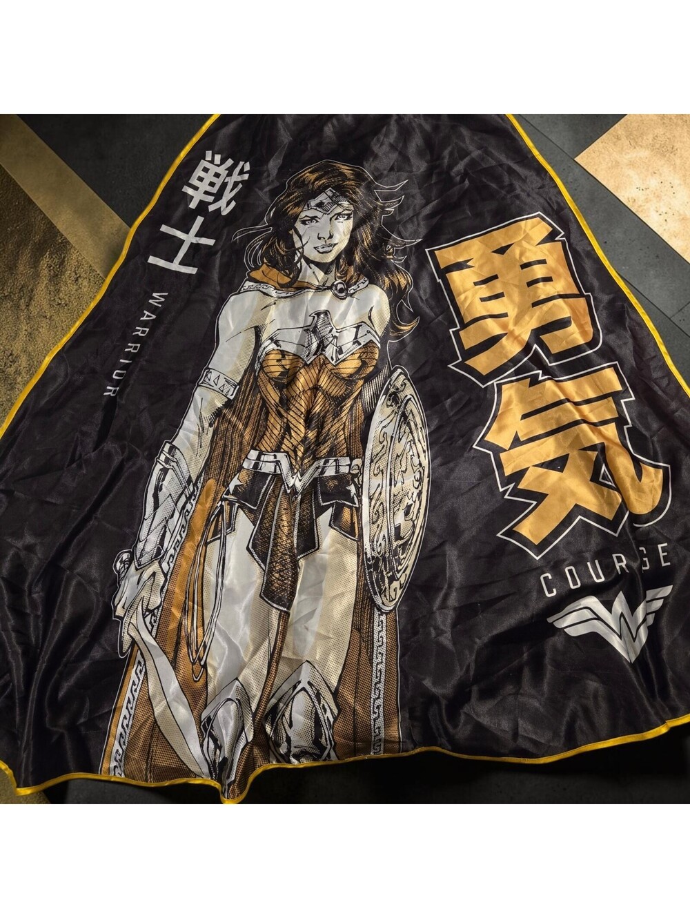 DC Comic Wonder Woman Cape Six Flags Park Exclusive Black Gold Warrior Halloween